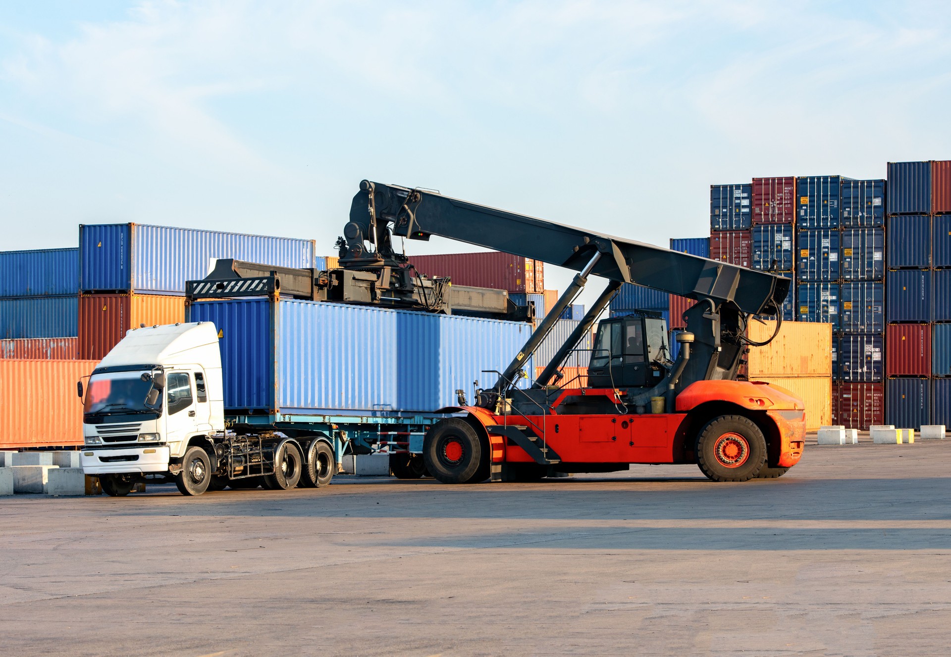 Reachstacker  handling loading Containers At Industrial Port And Container Yard To Truck